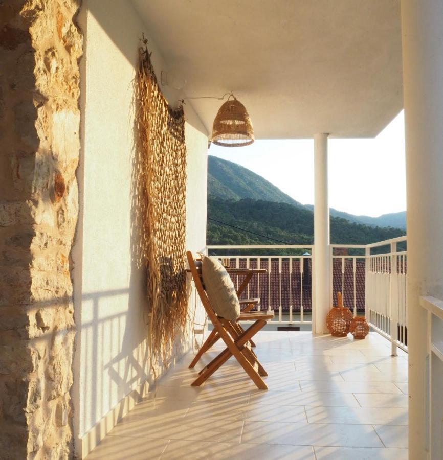 Mi Sestre - Studio Apartment Hvar Vrisnik เยลซา ภายนอก รูปภาพ