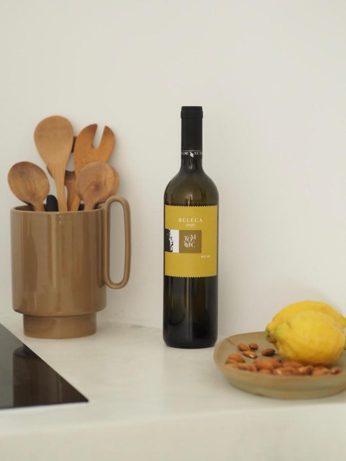 Mi Sestre - Studio Apartment Hvar Vrisnik เยลซา ภายนอก รูปภาพ
